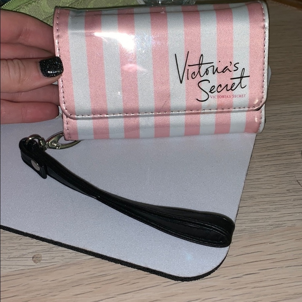 VS wristlet